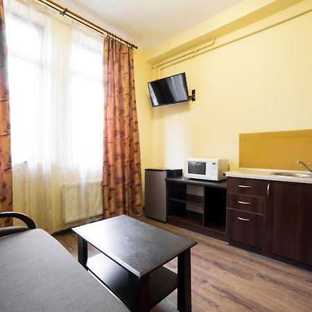 Апартаменти На Площі Митній Lviv Bagian luar foto